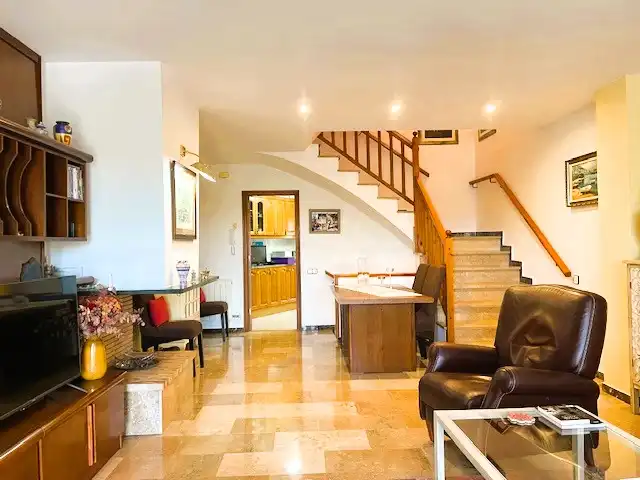 Einfamilien-Reihenhaus zum Verkauf in Badalona mit Heizung, Terrasse und Balkon