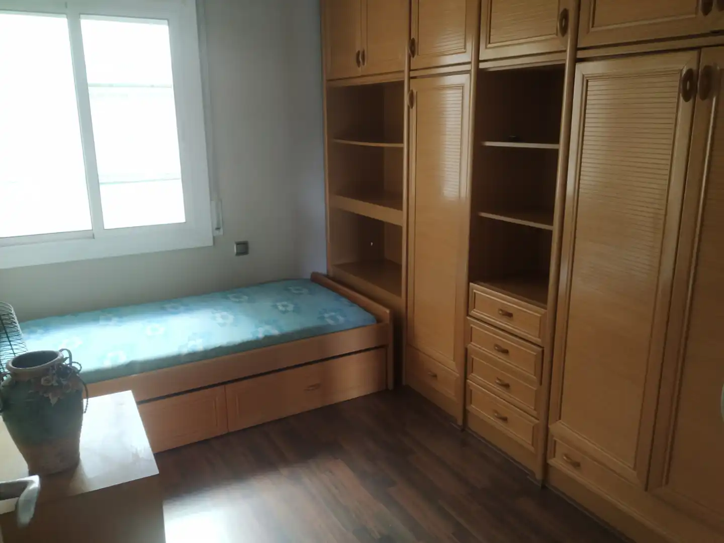 Schlafzimmer von Dachboden zur Miete in Barcelona mit Heizung, Ofen und Balkon