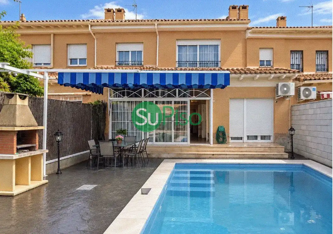 Xalet amb piscina en venda a Avenida Rufino Rubio 9