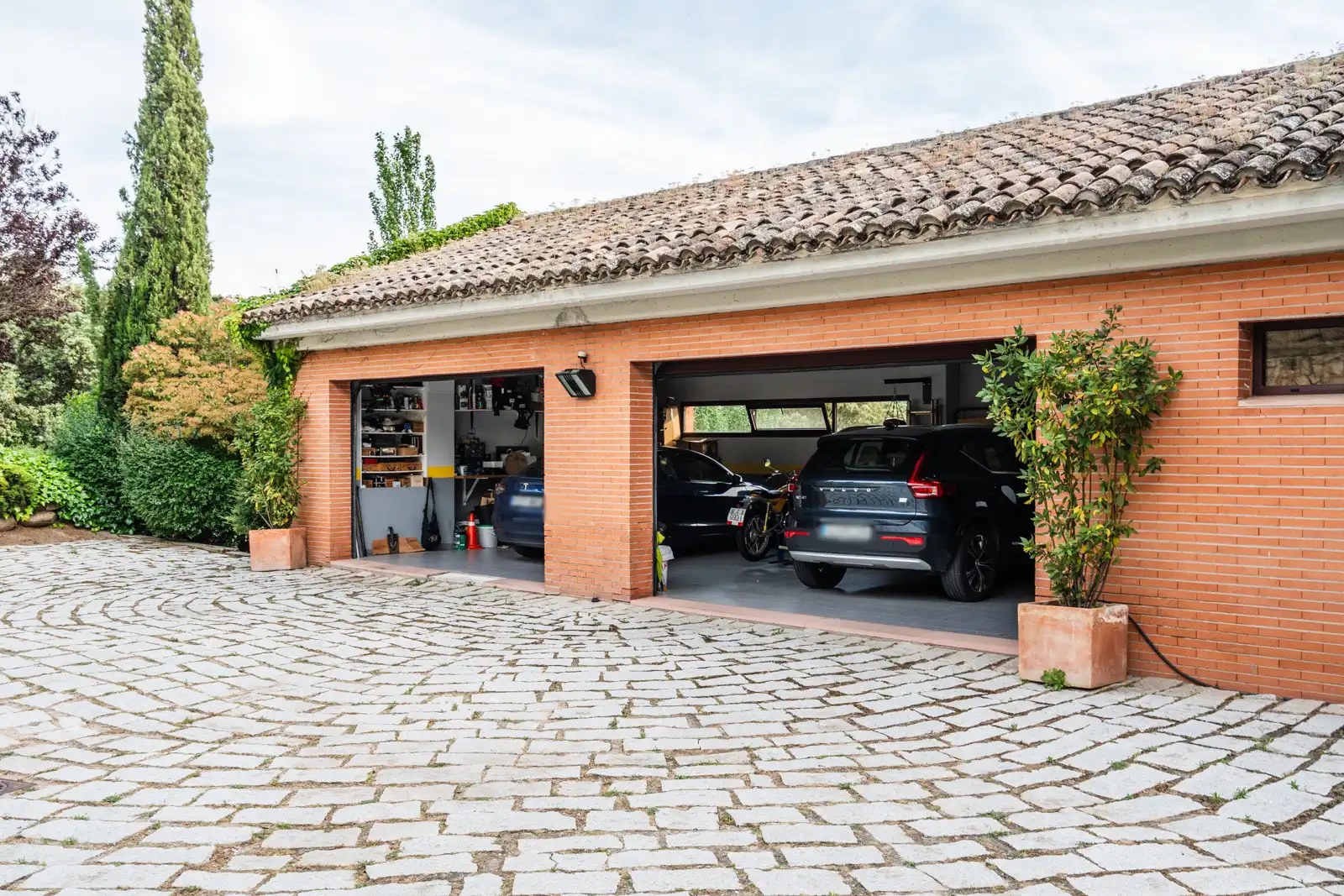 Aparcament de Casa o xalet en venda en Las Rozas de Madrid amb Aire condicionat, Calefacció i Jardí privat