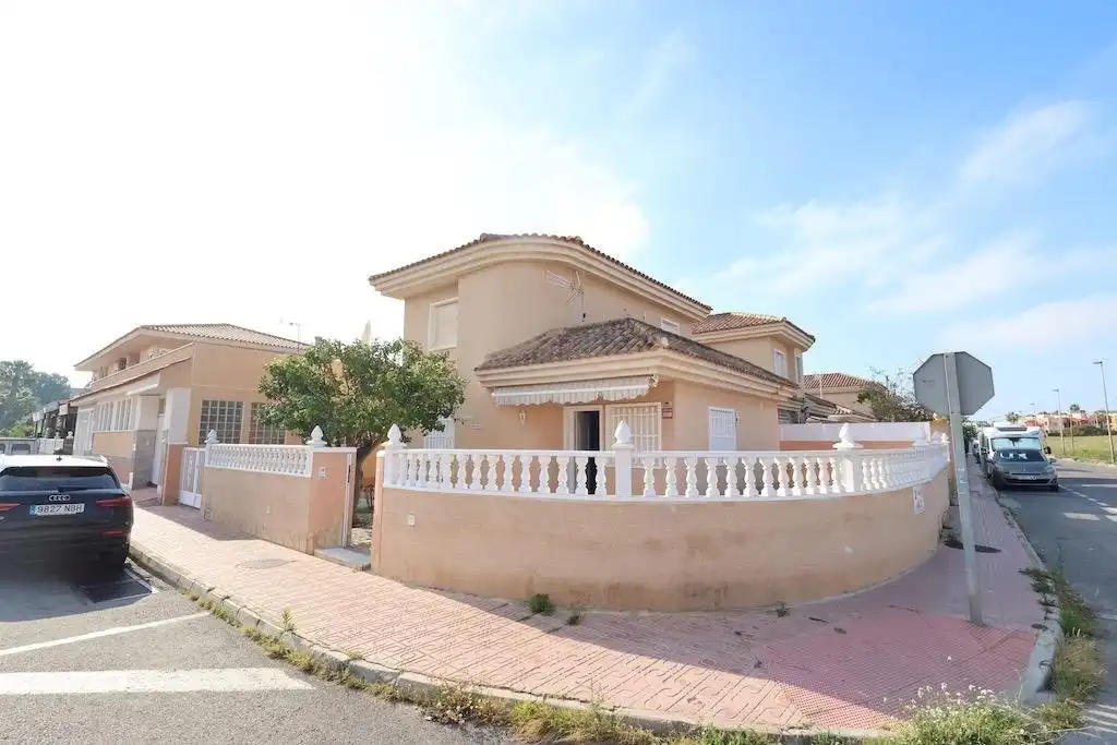 Casa con piscina en venta en N/A