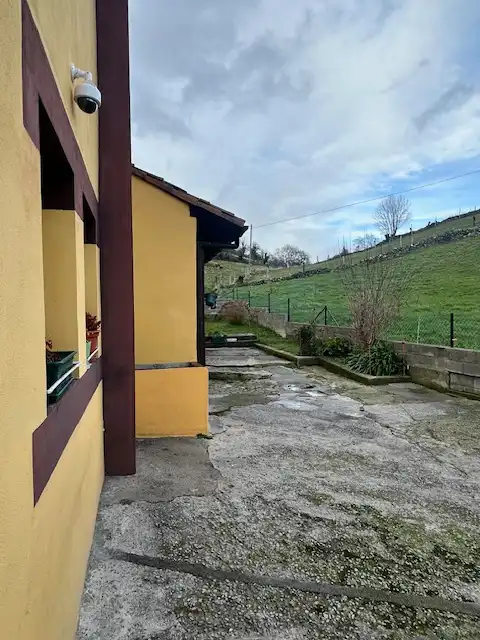 Vista exterior de Casa o chalet en venta en Salas con Jardín privado, Terraza y Amueblado