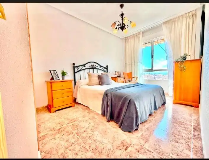 Dormitori de Apartament de lloguer en San Pedro del Pinatar amb Aire condicionat, Moblat i Rentadora