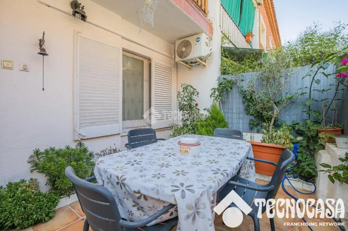 Casa aparellada amb terrassa en venda a Premià de Dalt