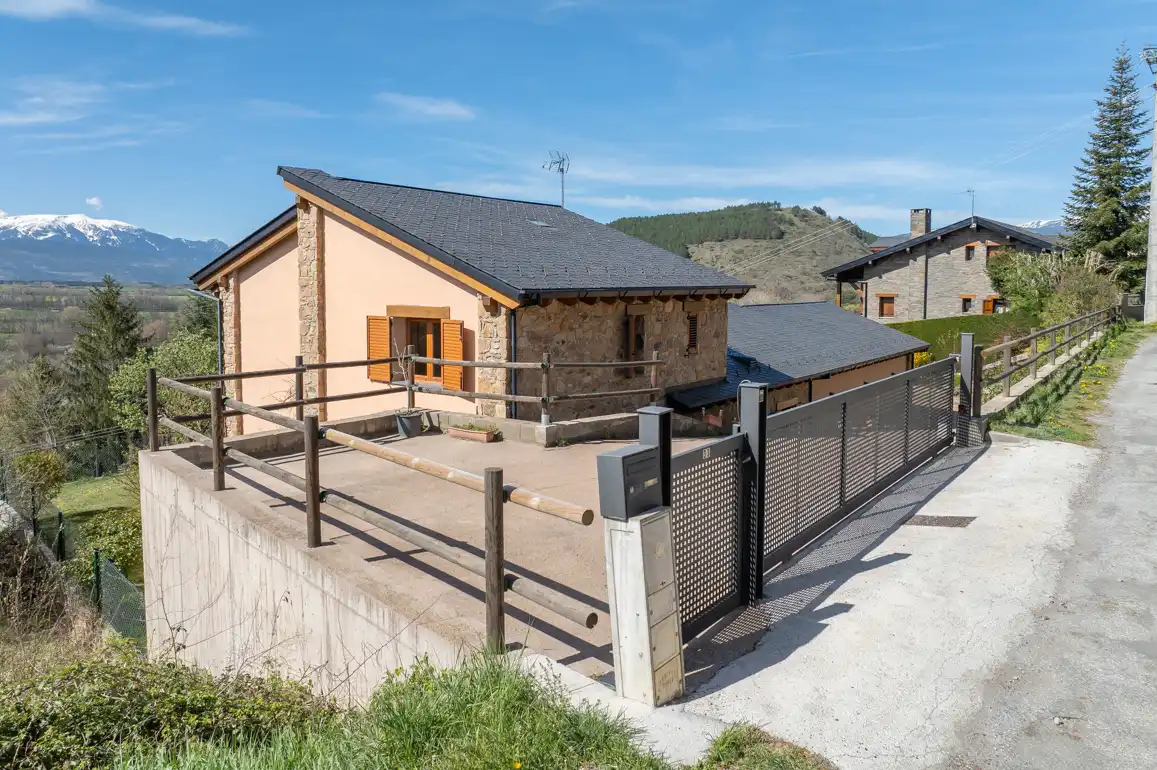 Vista exterior de Casa o chalet en venta en Estavar con Calefacción, Jardín privado y Parquet