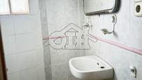 Bathroom of Flat for sale in  Madrid Capital  with Air Conditioner, Heating and Terrace