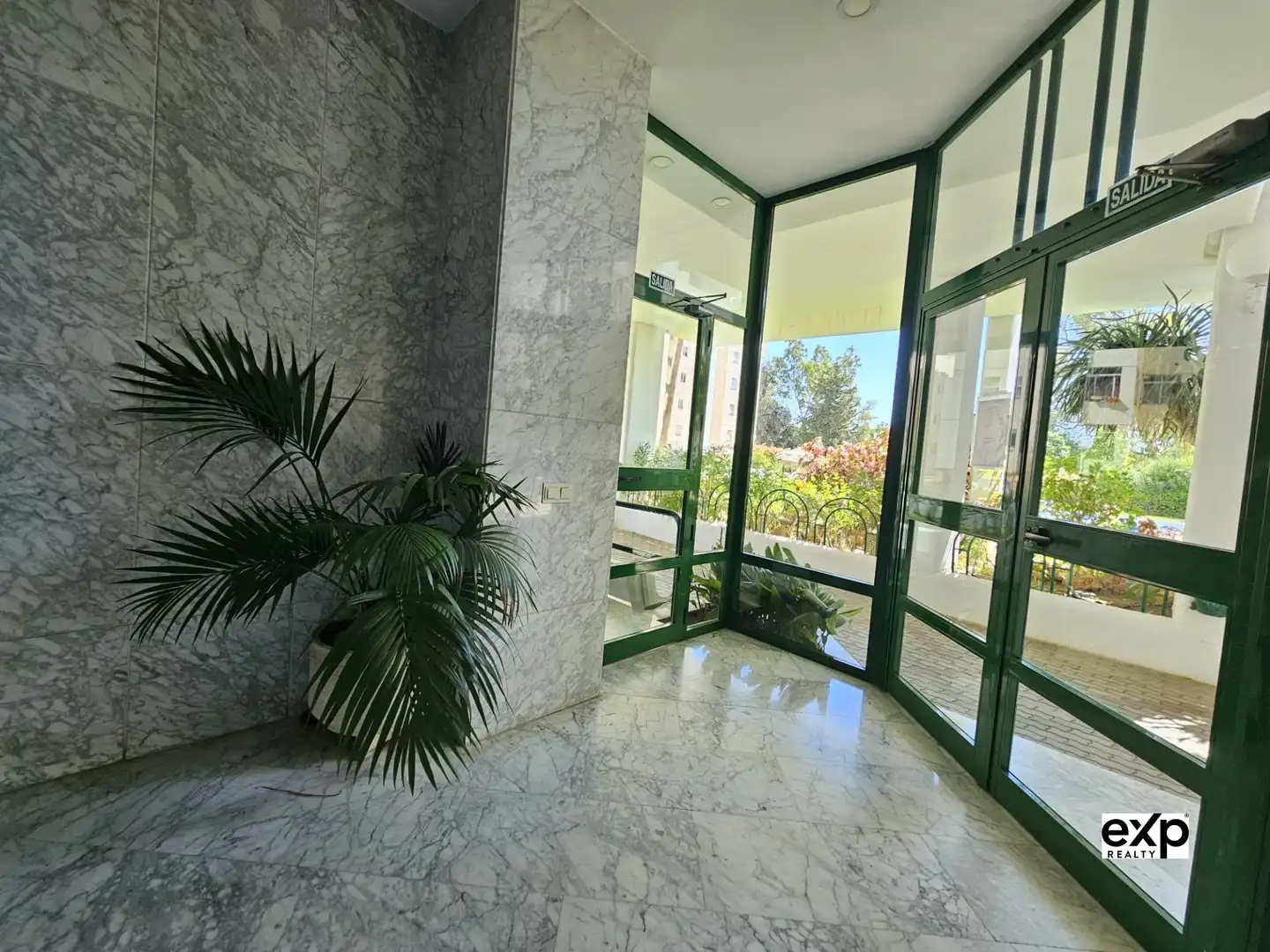 Flat for sale in Fuengirola  with Air Conditioner, Swimming Pool and Furnished