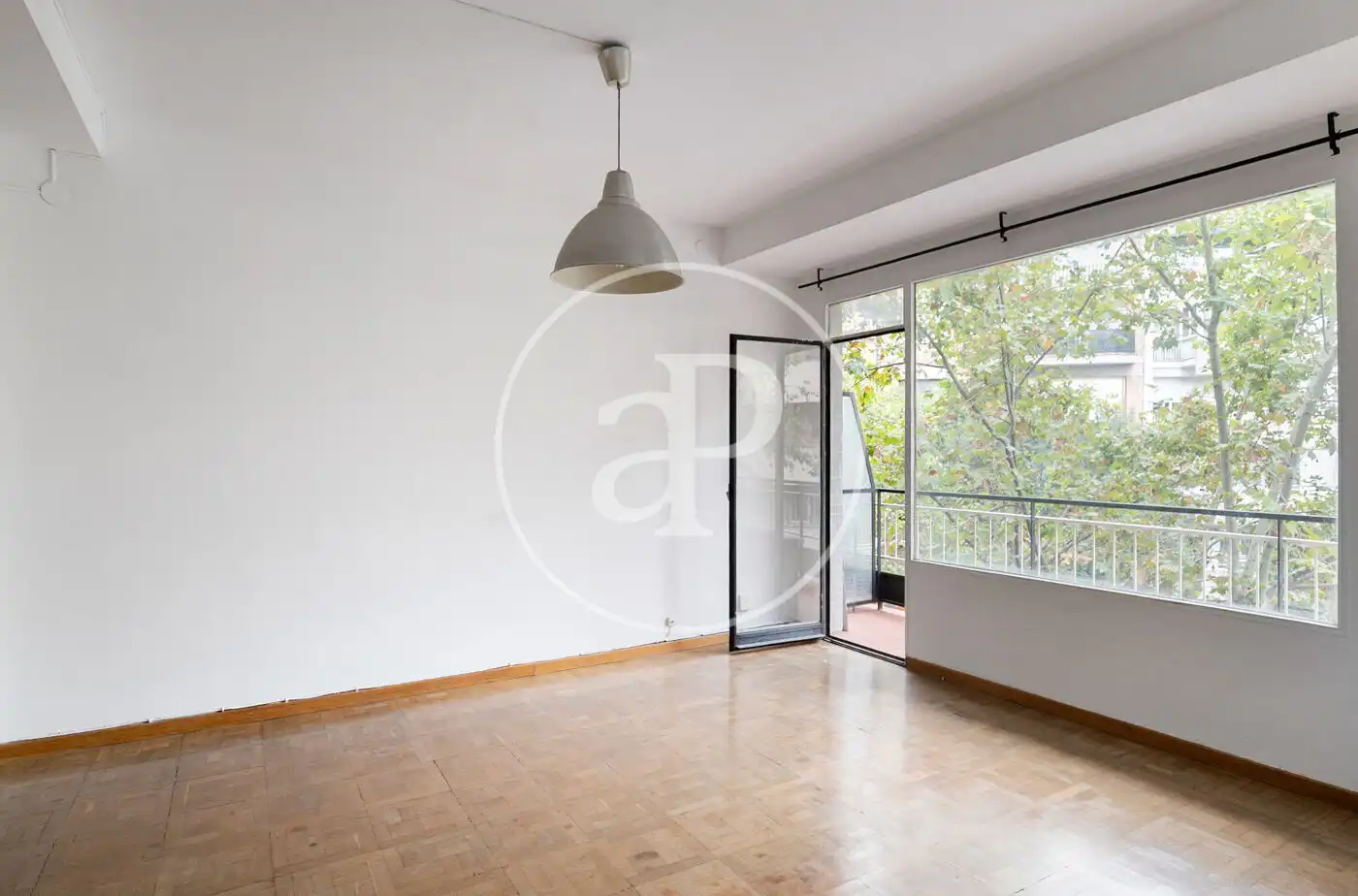 Habitación de Piso en venta en Barcelona con Calefacción, Terraza y Balcón