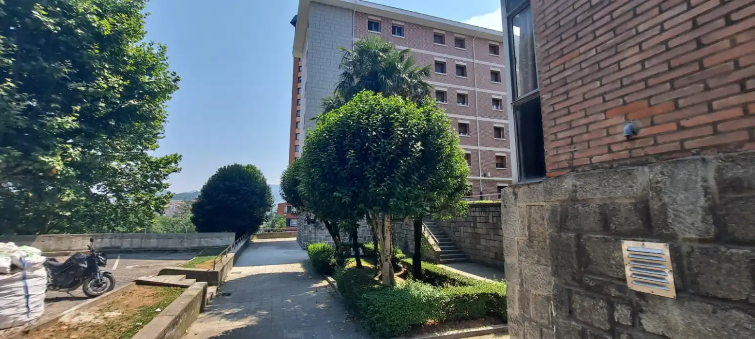 Vista exterior de Pis en venda en Barakaldo  amb Calefacció i Parquet