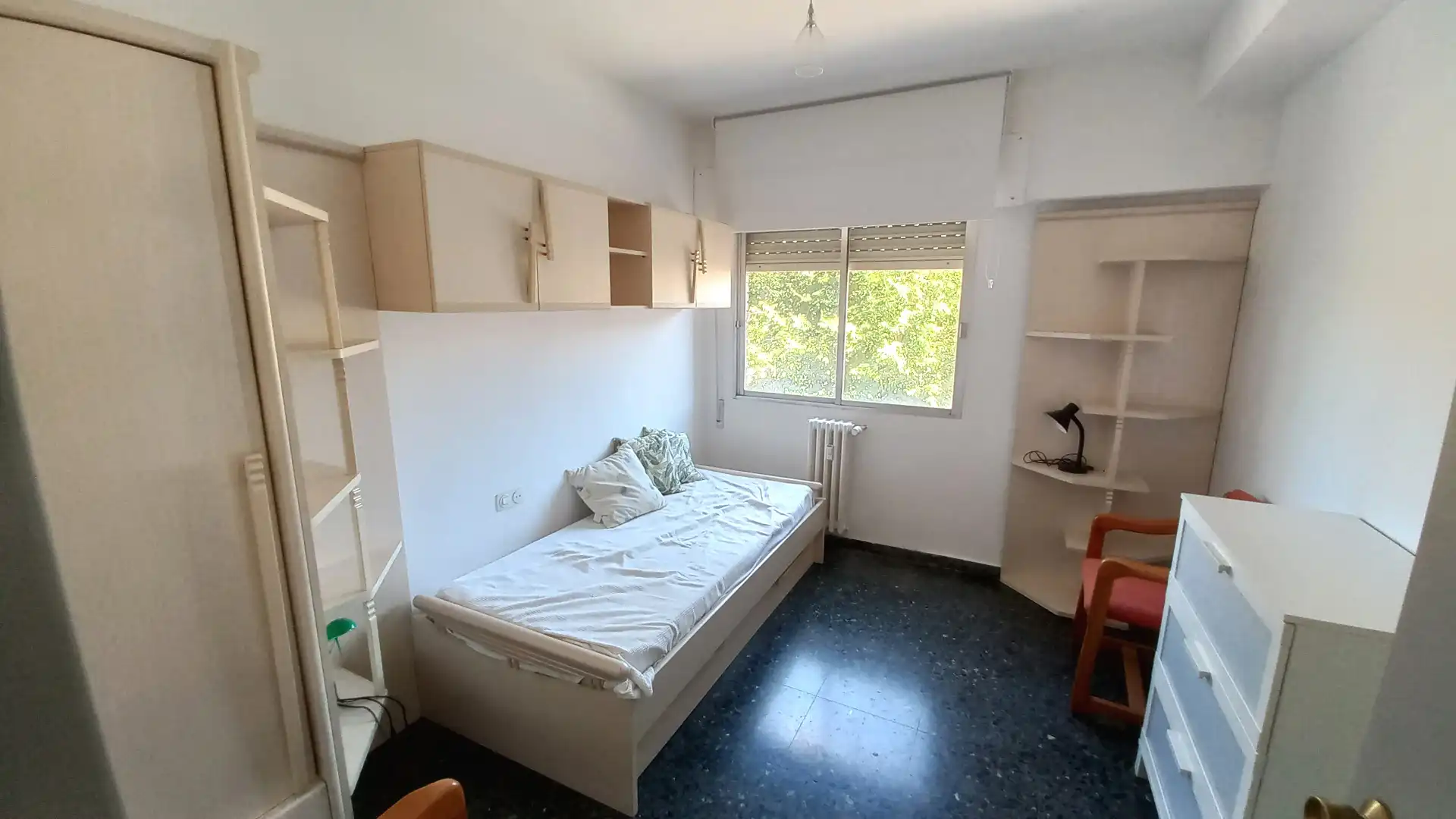 Habitación de Piso de alquiler en Albacete con Calefacción, Amueblado y Balcón