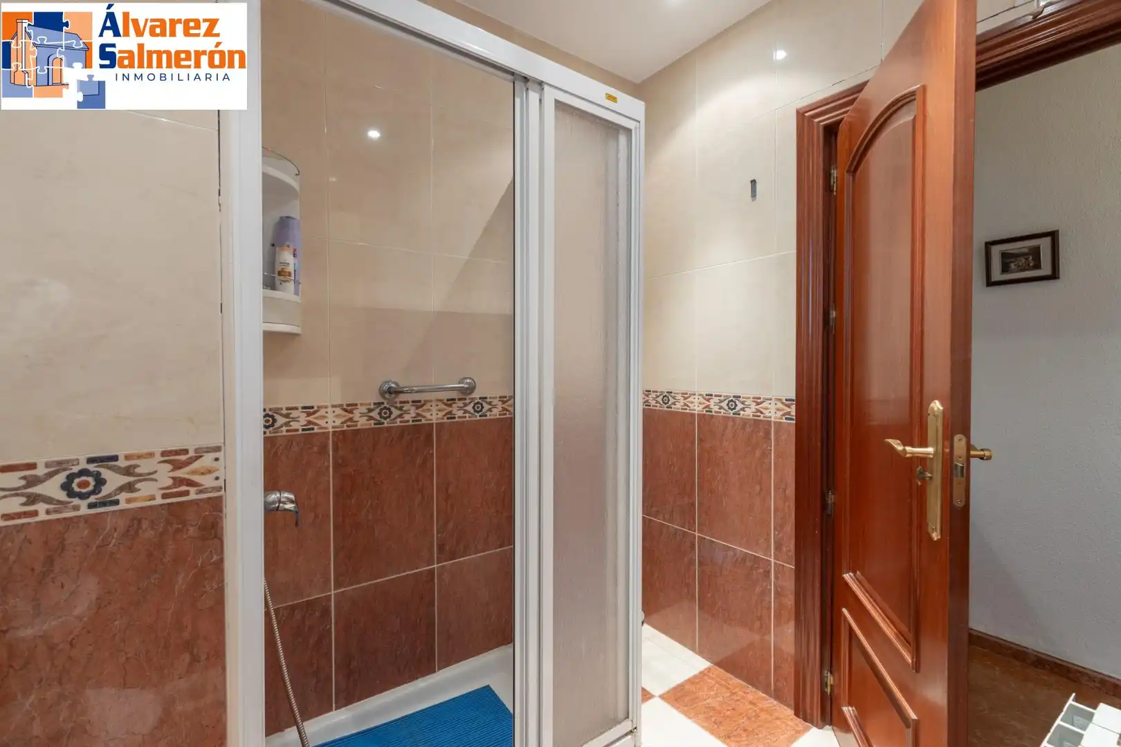 Badezimmer von Wohnung zum Verkauf in Granada mit Klimaanlage und Heizung