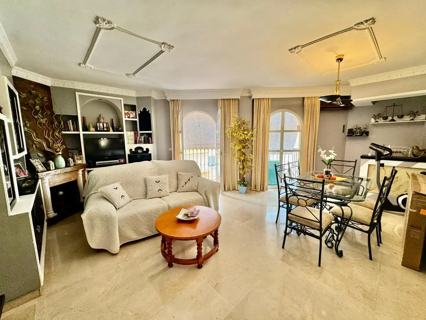 Sala de estar de Apartamento en venta en Fuengirola con Aire acondicionado, Calefacción y Amueblado