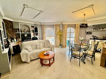 Apartment with balcony for sale in Calle Brasil 29-31