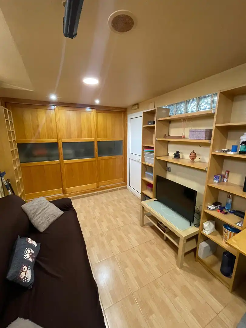 Casa adosada en venta en La Línea de la Concepción con Piscina comunitaria