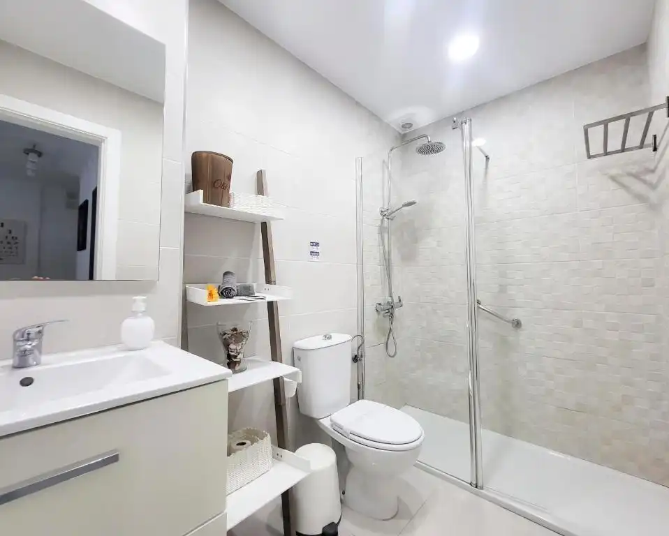 Baño de Apartamento en venta en Arona con Aire acondicionado, Trastero y Amueblado