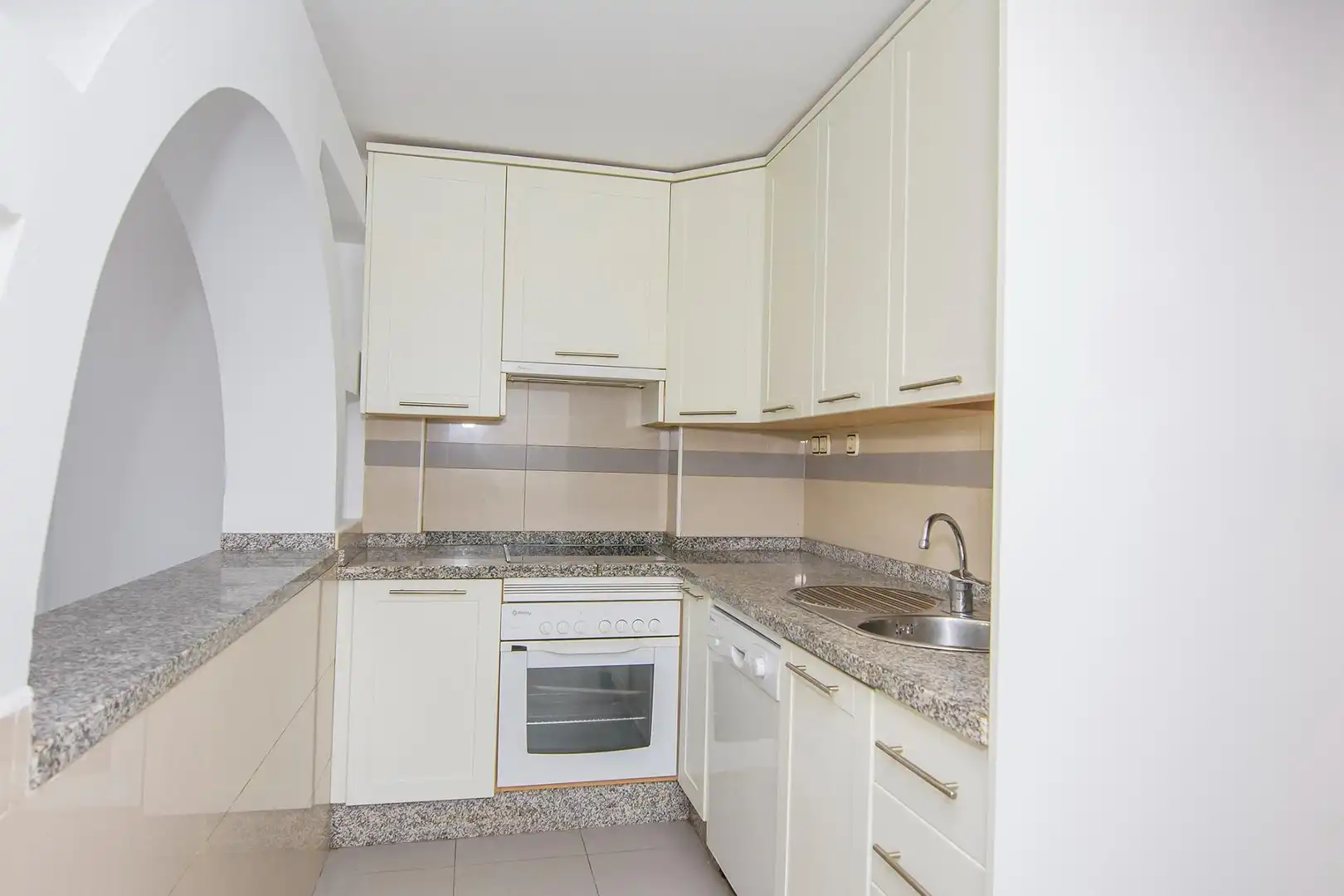 Cocina de Piso en venta en Carboneras con Balcón y Piscina comunitaria