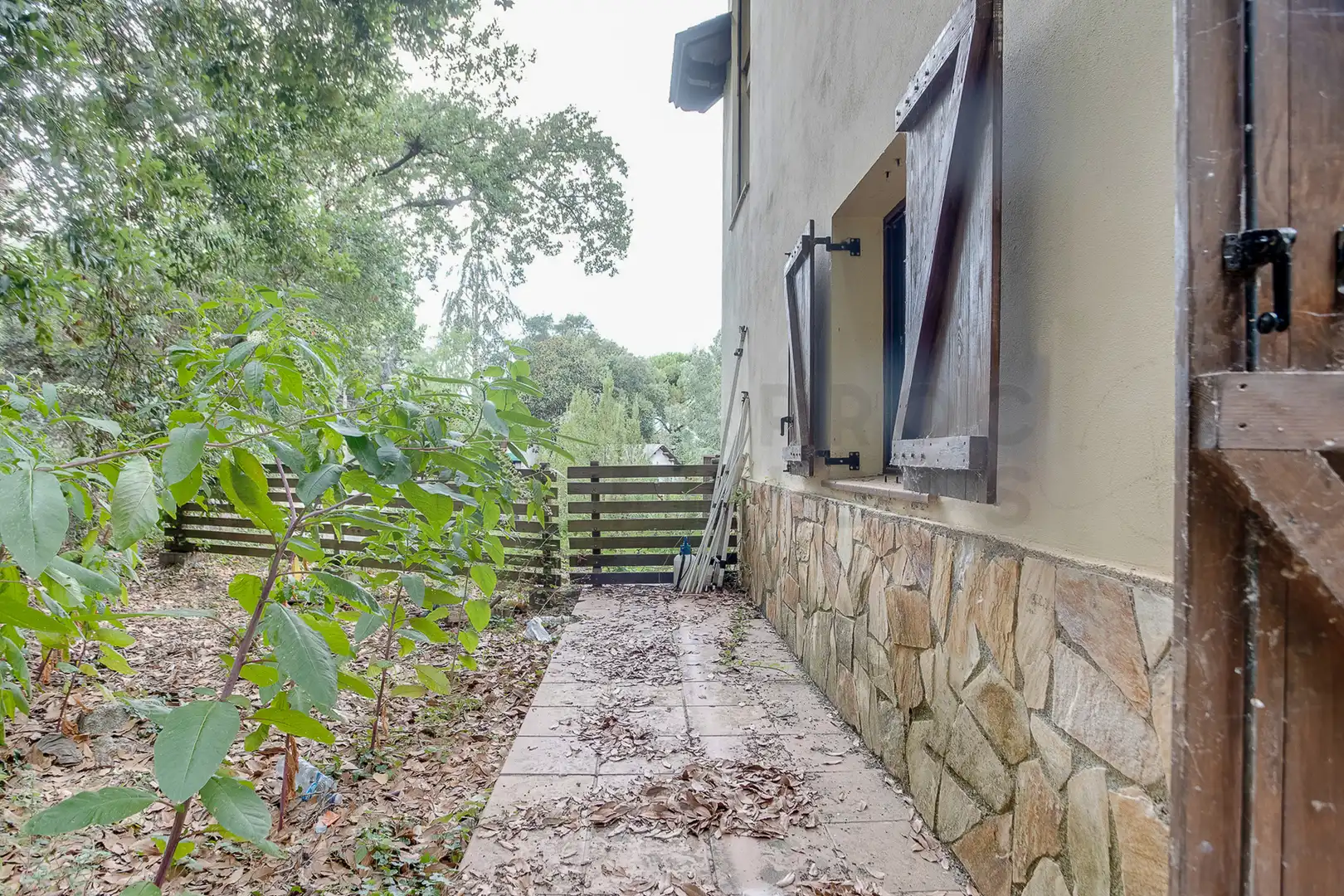 Außenansicht von Haus oder Chalet zum Verkauf in Vallgorguina mit Heizung, Privatgarten und Ofen