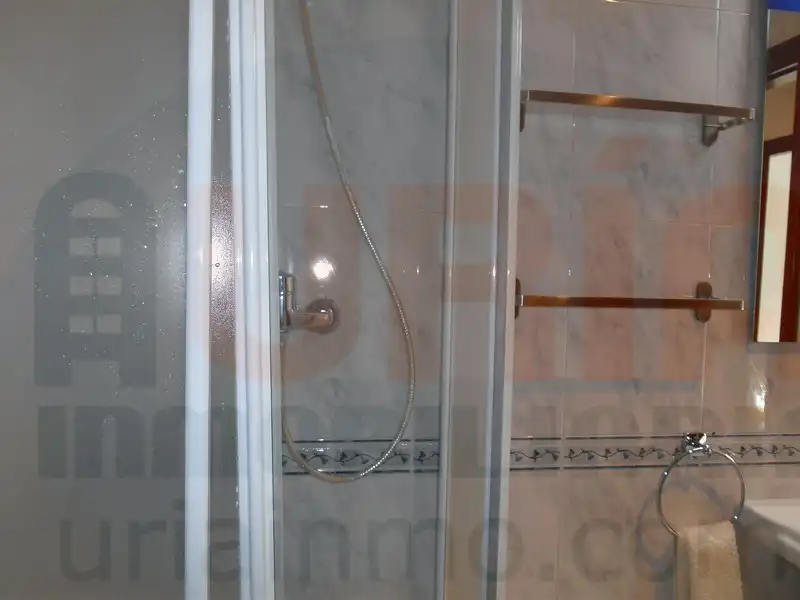 Badezimmer von Wohnung zur Miete in Oviedo  mit Heizung, Abstellraum und Ofen