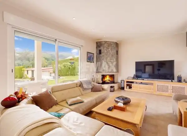 Sala d'estar de Casa o xalet en venda en A Cañiza   amb Calefacció, Jardí privat i Parquet