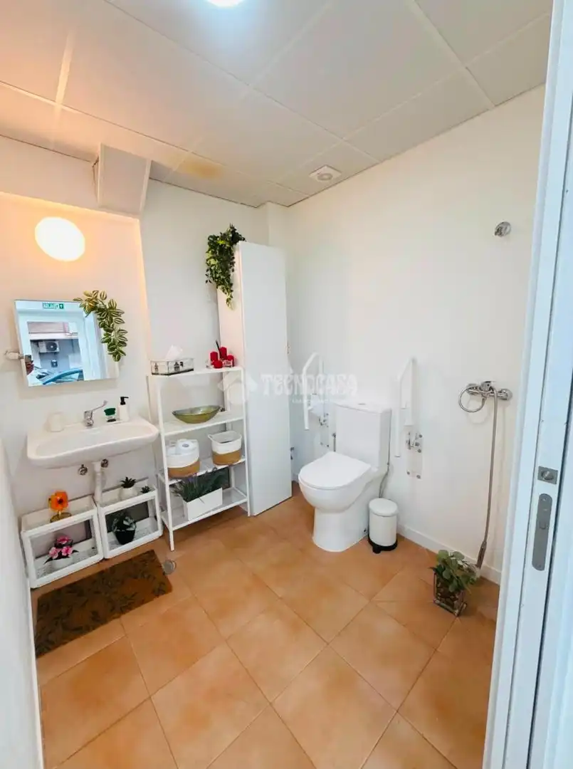 Bathroom of Commercial properties for sale in Madrid