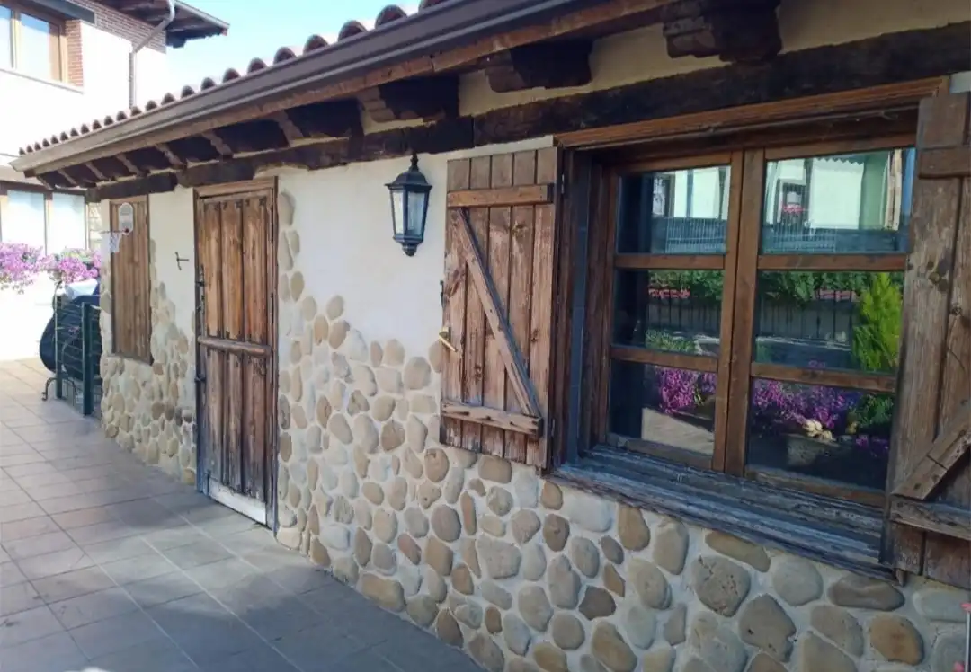 Außenansicht von Haus oder Chalet zum Verkauf in Medina de Pomar mit Heizung und Privatgarten