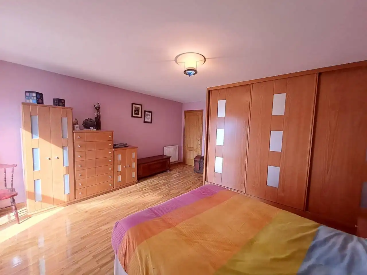 Dormitori de Casa o xalet en venda en Burgos amb Calefacció, Jardí privat i Parquet