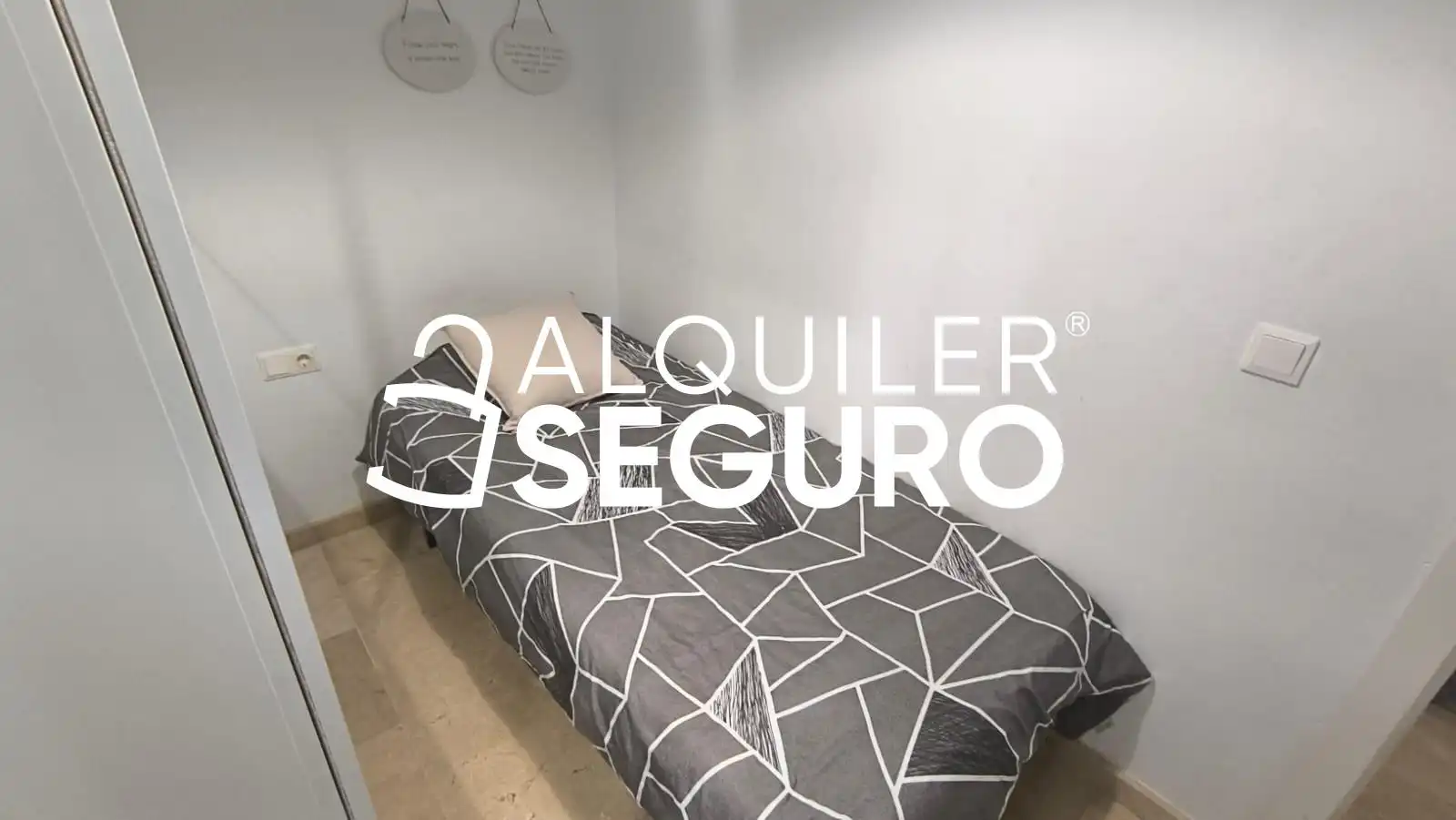 Habitación de Piso de alquiler en Sevilla con Aire acondicionado y Amueblado