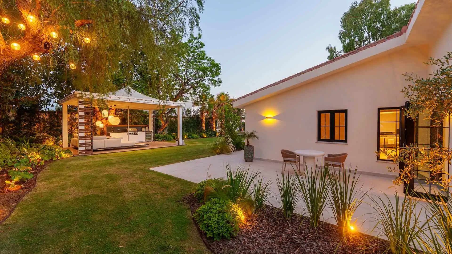 Terrassa de Casa o xalet en venda en Marbella amb Aire condicionat, Jardí privat i Terrassa