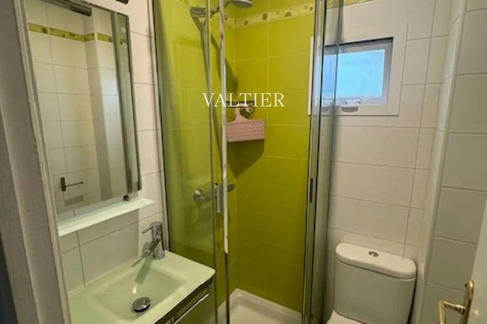 Bathroom of Flat for rent in Madrid  with Air Conditioner, Heating and Terrace