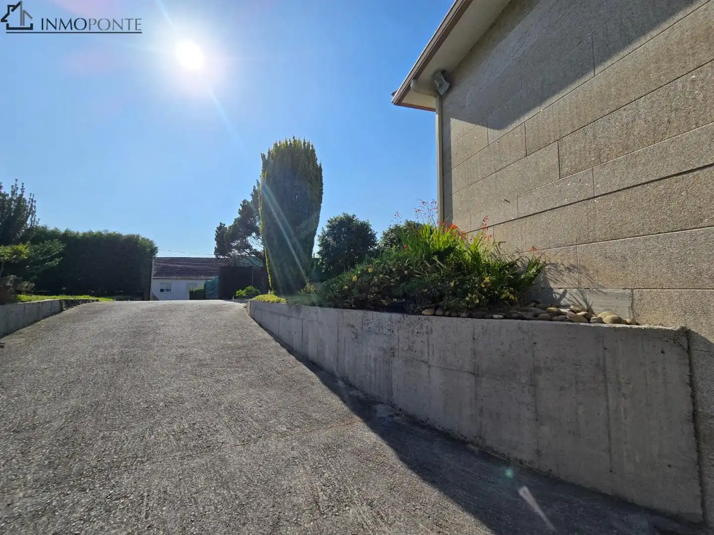 Vista exterior de Casa o xalet en venda en Pontevedra Capital  amb Calefacció, Jardí privat i Terrassa