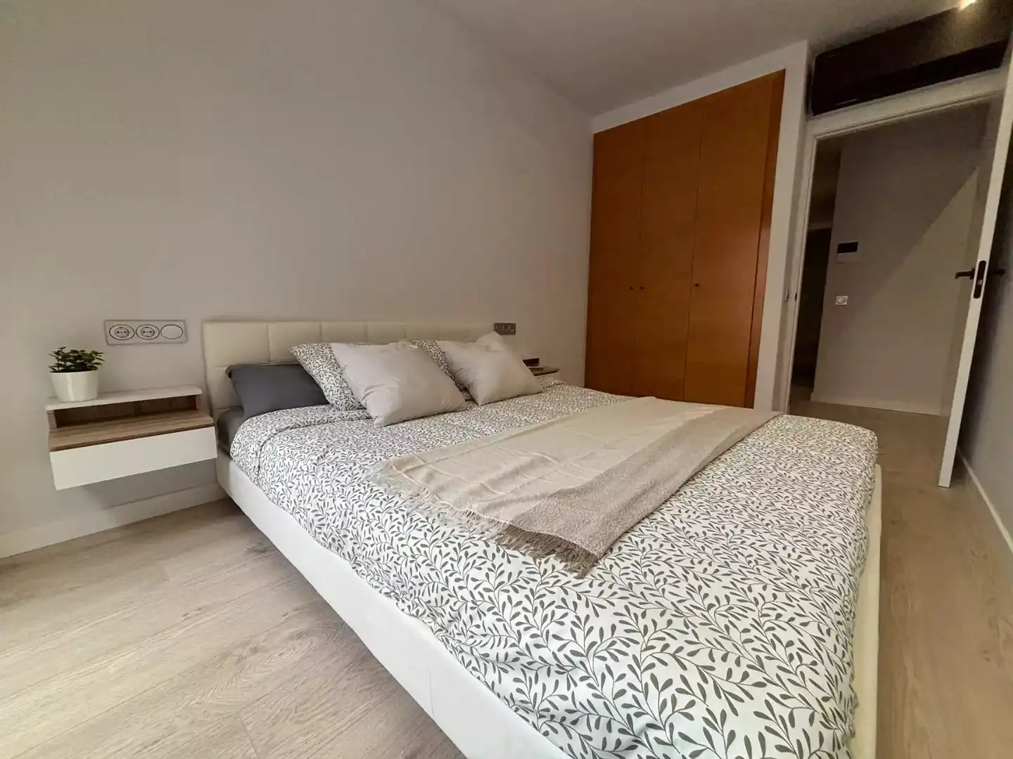 Habitación de Piso de alquiler en Figueres con Aire acondicionado, Parquet y Balcón