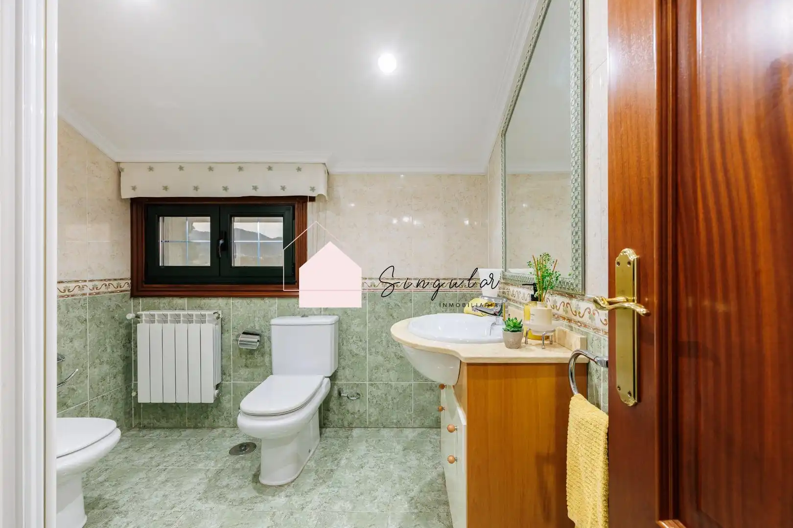 Badezimmer von Haus oder Chalet zum Verkauf in Tui mit Heizung, Abstellraum und Schwimmbad