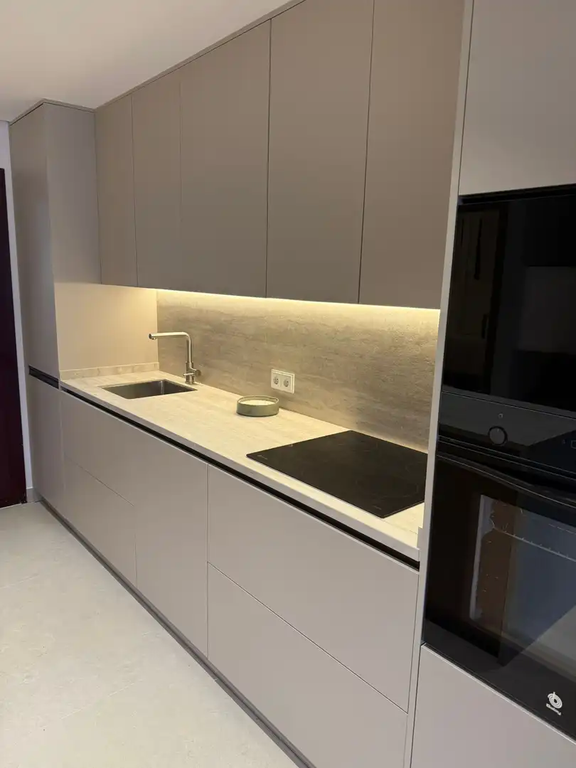 Cocina de Apartamento de alquiler en Marbella con Aire acondicionado, Calefacción y Terraza