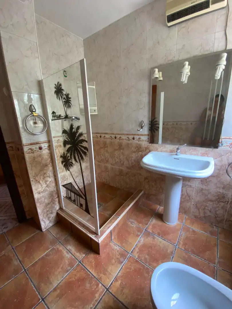 Badezimmer von Haus oder Chalet zum Verkauf in L'Alcora mit Klimaanlage, Heizung und Privatgarten