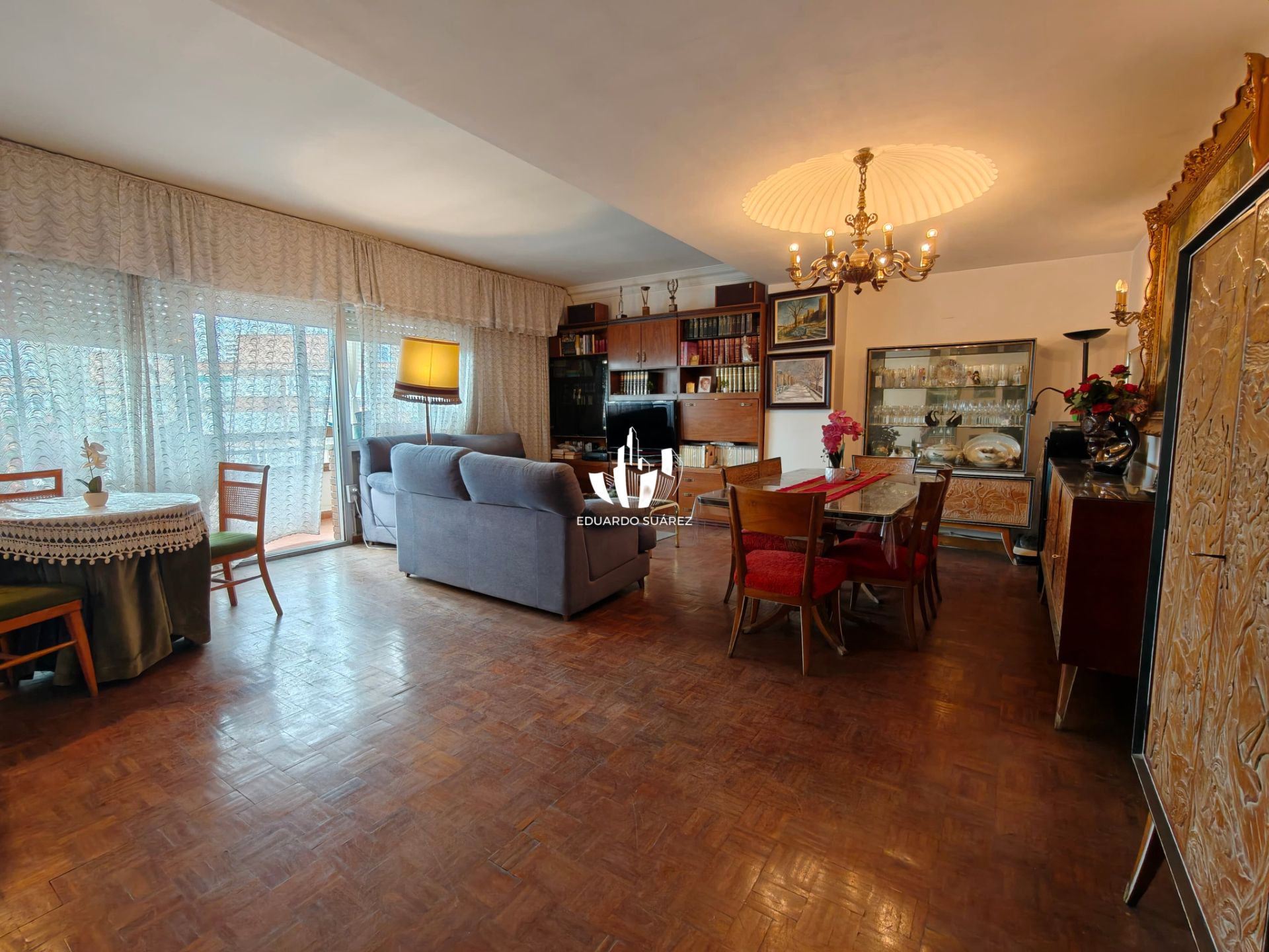 Sala de estar de Piso en venta en  Madrid Capital con Calefacción, Parquet y Terraza