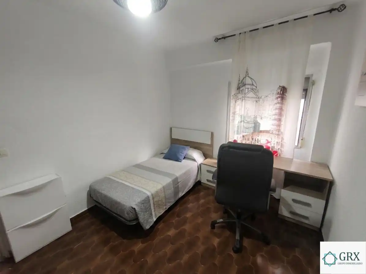 Habitación de Piso de alquiler en Granada con Amueblado