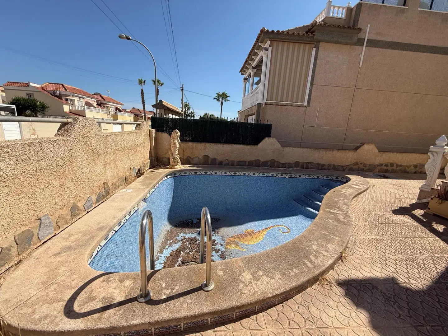 Piscina de Casa o xalet en venda en San Miguel de Salinas amb Jardí privat i Piscina comunitària