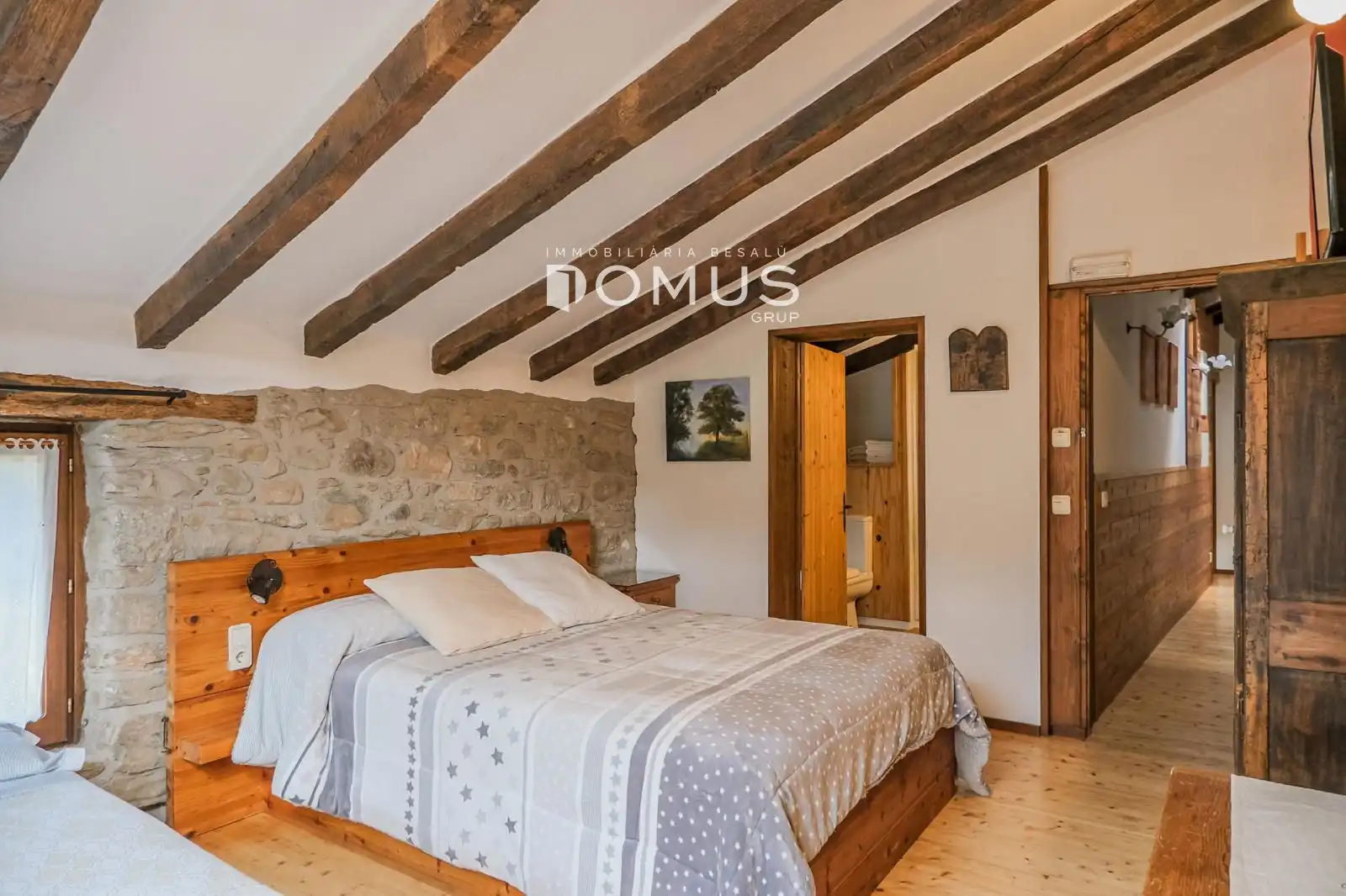 Habitación de Finca rústica en venta en Santa Pau con Calefacción, Parquet y Piscina