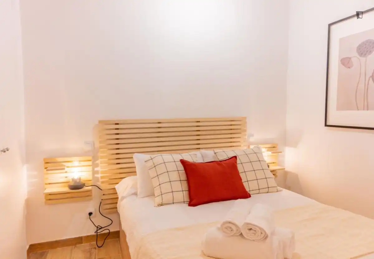 Dormitori de Apartament de lloguer en Madrid amb Aire condicionat, Moblat i Rentadora