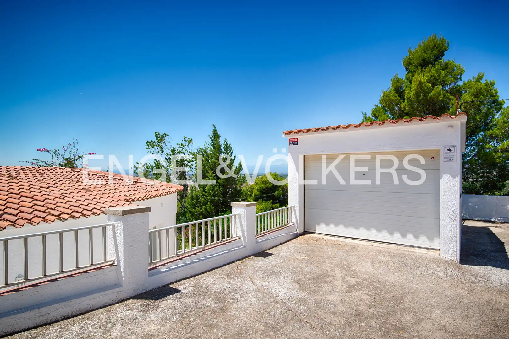 Vista exterior de Casa o xalet en venda en Roses amb Jardí privat, Terrassa i Piscina