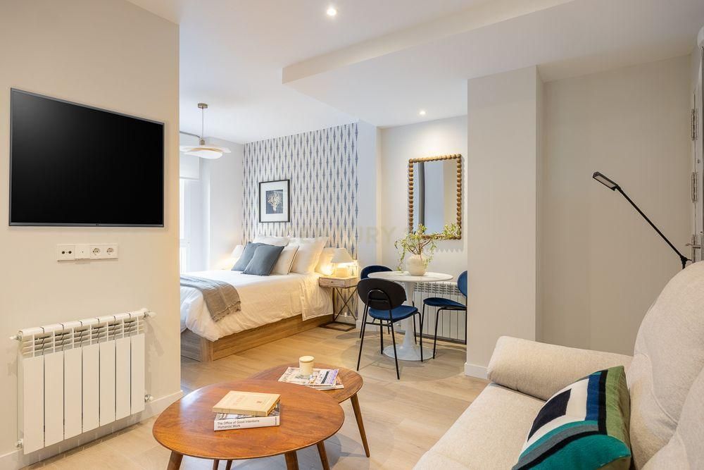 Dormitori de Apartament de lloguer en  Madrid Capital amb Forn, Rentadora i TV