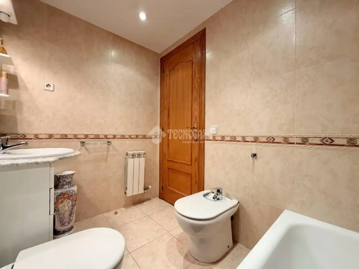 Bathroom of Flat for sale in Sant Boi de Llobregat  with Air Conditioner and Heating