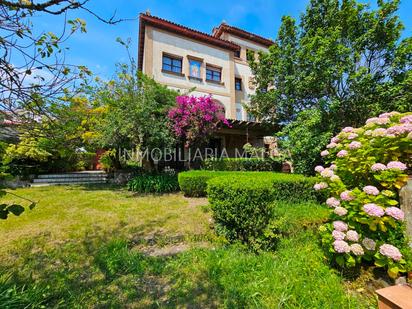 Jardí de Casa o xalet en venda en Colunga amb Terrassa i Balcó