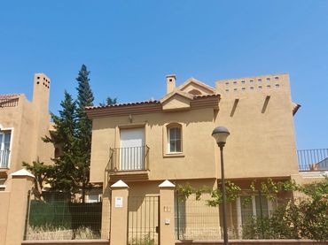 Casa amb piscina en venda a LAS BEGONIAS