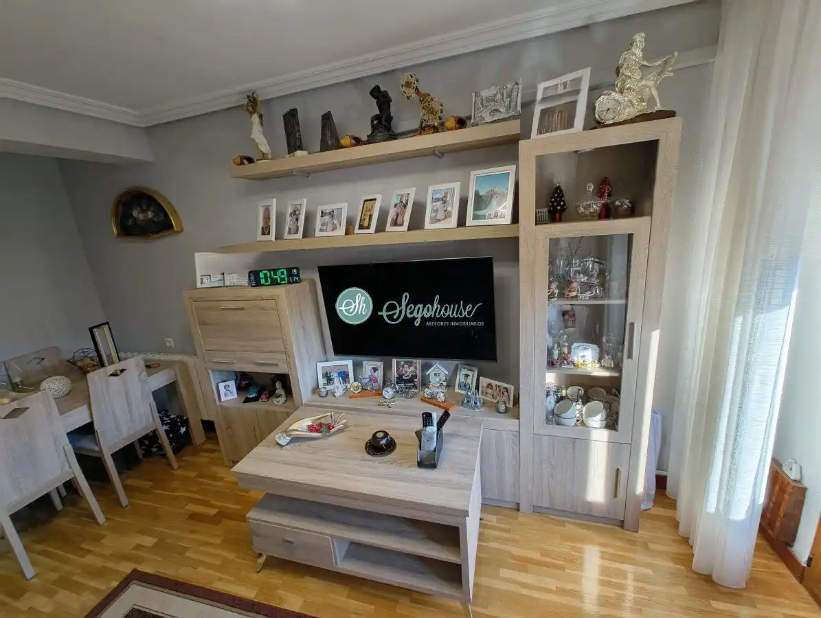 Living room of Flat for sale in Segovia  with Air Conditioner, Heating and Balcony