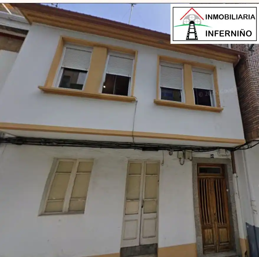 Außenansicht von Einfamilien-Reihenhaus zum Verkauf in Ferrol