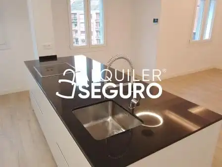 Cuina de Pis de lloguer en Vitoria - Gasteiz amb Calefacció i Traster