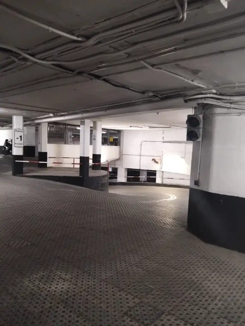 Einzelparkplatz mit Aufzug zur Miete in Calle Puente de Castañeda 5, imagen 4