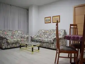 Sala d'estar de Pis de lloguer en Ciudad Real amb Moblat i Balcó