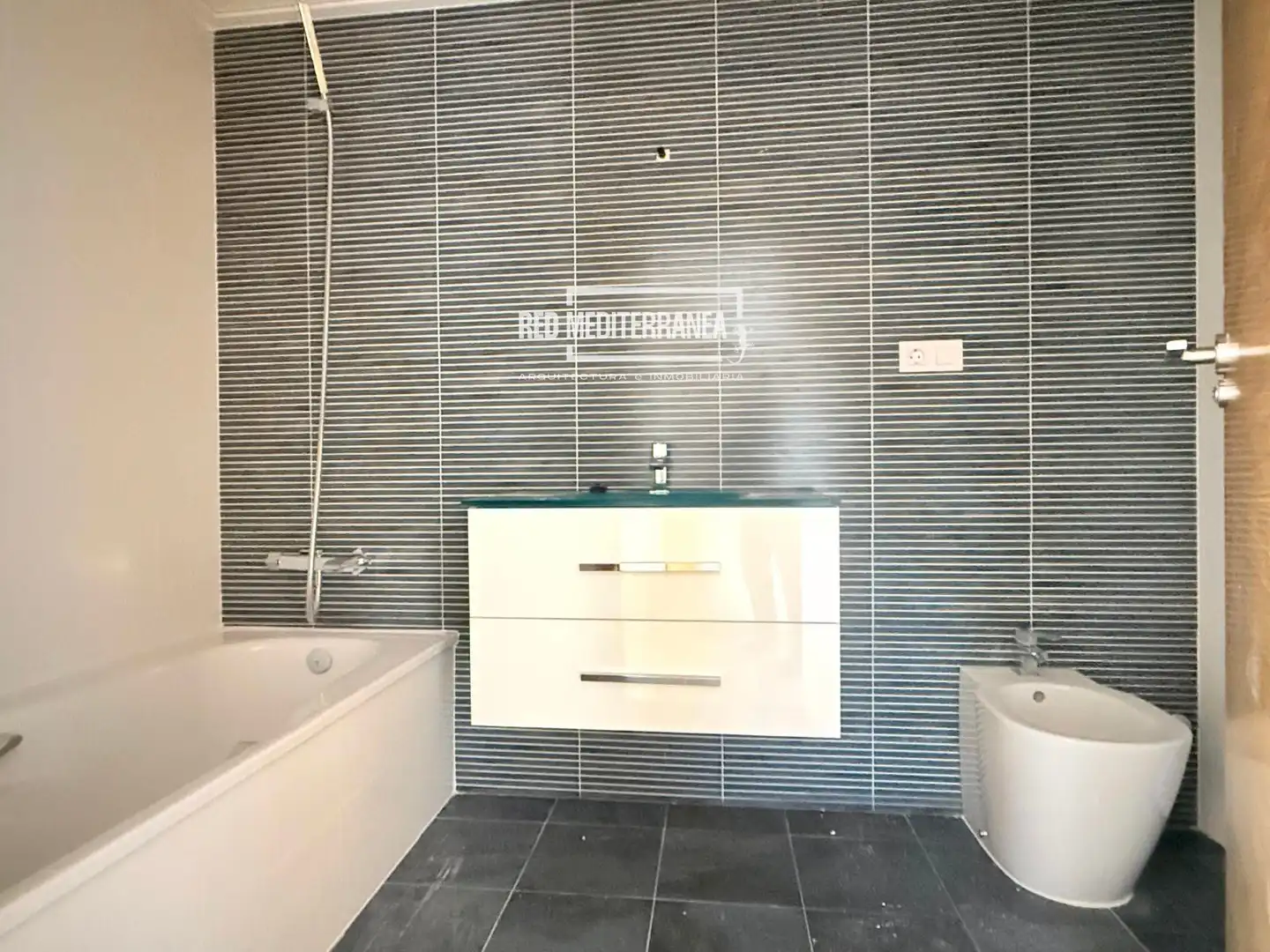 Badezimmer von Dachboden zum Verkauf in Gandia mit Klimaanlage, Terrasse und Schwimmbad